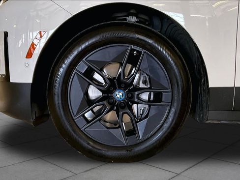 Used 2024 BMW iX xDrive50 w/ Premium Package AWD/4WD image 10