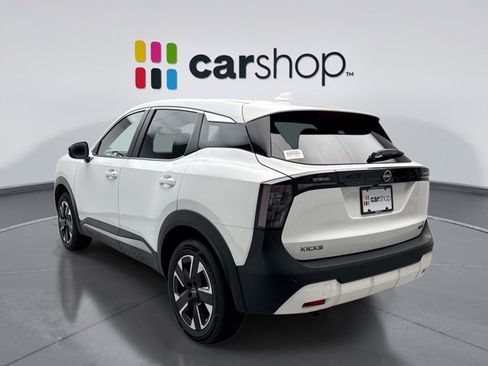 Used 2025 Nissan Kicks SV AWD/4WD image 3