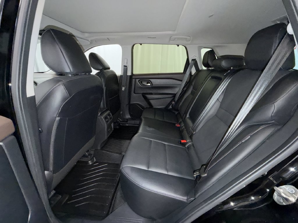 Used 2023 Nissan Rogue SV w/ SV Premium B Package AWD/4WD image 3