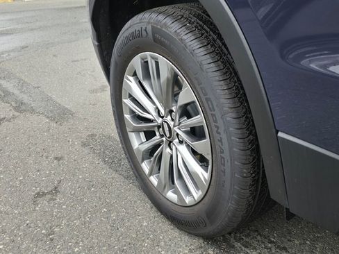 Used 2024 Cadillac XT4 Premium Luxury image 14