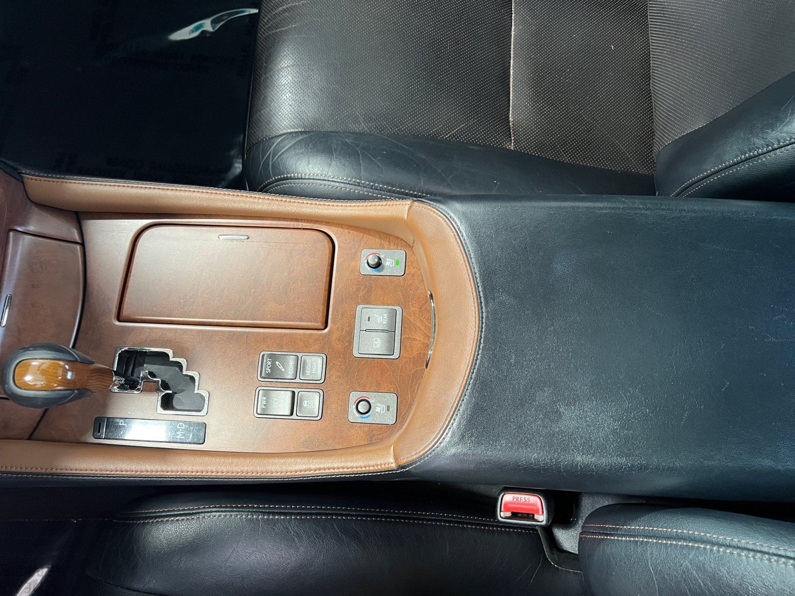 Used 2011 Lexus LS 460 w/ Sport Pkg RWD image 22