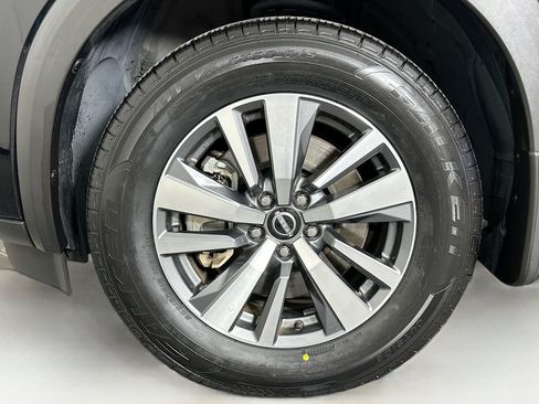 Used 2024 Nissan Pathfinder SL AWD/4WD image 11