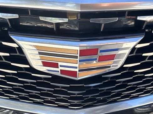 Used 2024 Cadillac XT6 Premium Luxury image 7