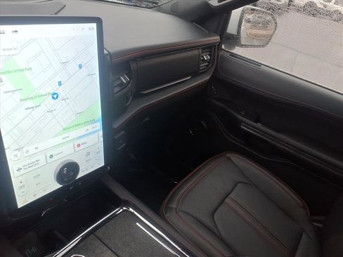 Used 2022 Ford Expedition Limited image 22