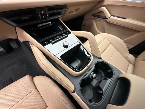 Used 2026 Porsche Cayenne E-Hybrid AWD/4WD image 27