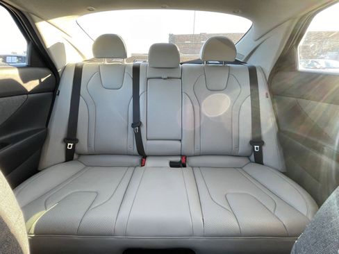 Used 2025 Hyundai Elantra Limited image 37