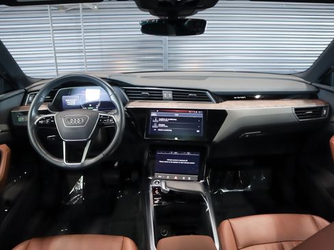 Used 2022 Audi e-tron Premium w/ Convenience Plus Package image 7