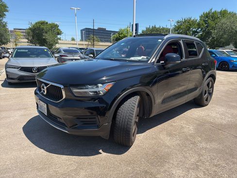 Used 2019 Volvo XC40 T5 Momentum AWD/4WD image 1