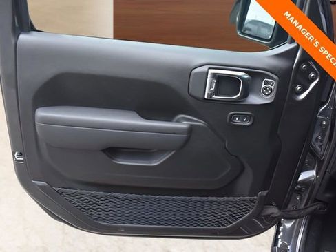 New 2025 Jeep Gladiator Sport image 10