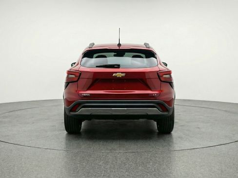 Used 2025 Chevrolet Trax LT w/ LT Convenience Package image 7