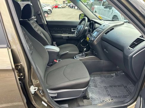 Used 2012 Kia Soul + w/ Audio Pkg FWD image 12