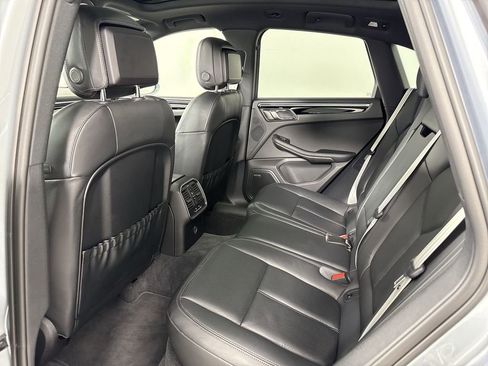 Certified 2024 Porsche Macan AWD/4WD image 25