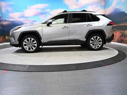 Used 2025 Toyota RAV4 XLE Premium image 5