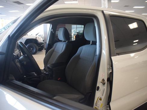 Used 2017 Toyota Tacoma SR5 RWD image 58