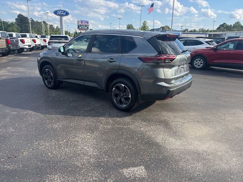 Used 2025 Nissan Rogue SV w/ SV Premium Package FWD image 6