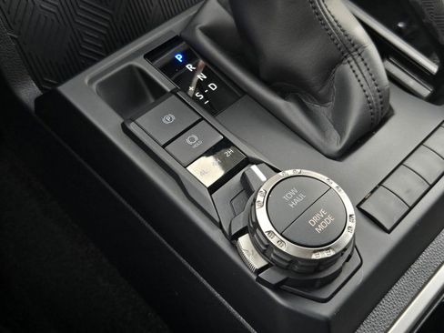 Certified 2025 Toyota 4Runner SR5 AWD/4WD image 17