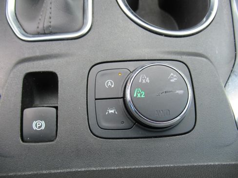 Used 2022 Chevrolet Traverse Premier AWD/4WD image 31