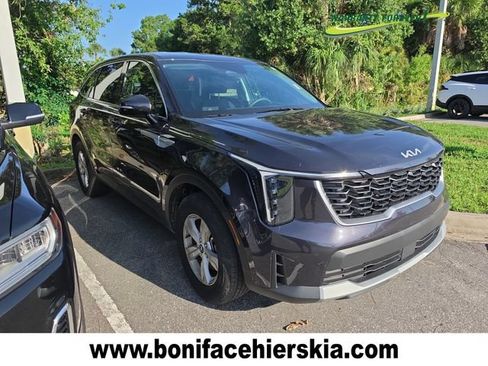 Used 2025 Kia Sorento LX FWD image 1