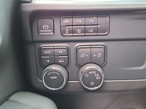 Used 2025 Chevrolet Tahoe LS AWD/4WD image 10