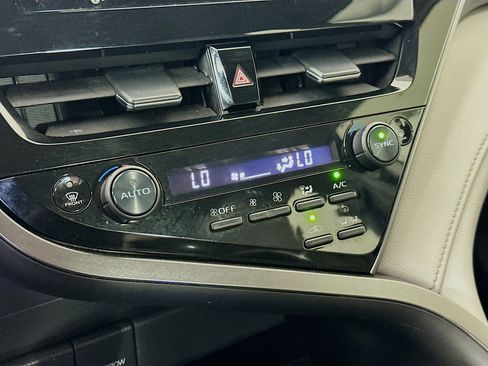 Used 2021 Toyota Camry SE FWD image 23
