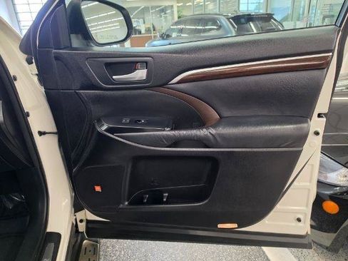 Used 2014 Toyota Highlander Limited FWD image 27