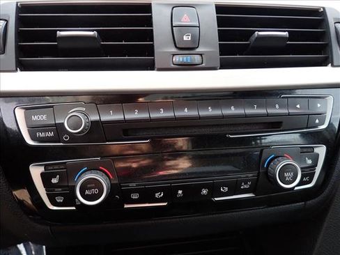 Used 2017 BMW 320i xDrive 320i xDrive image 16