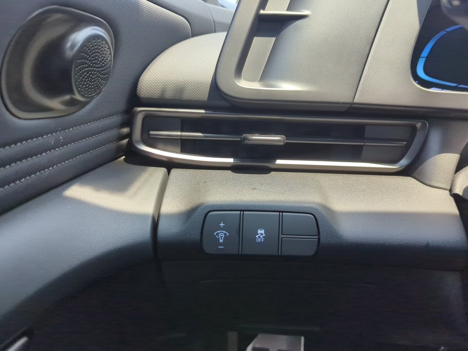 Certified 2026 Hyundai Elantra Sport FWD image 30