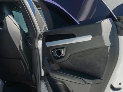 Used 2019 Lamborghini Urus AWD/4WD image 51