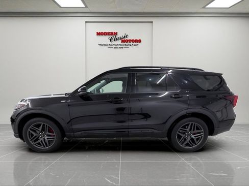 Used 2025 Ford Explorer ST-Line w/ ST-Line Street Pack AWD/4WD image 4
