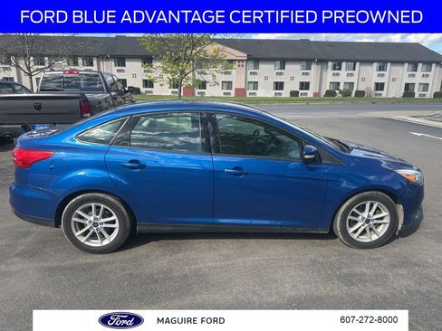 Used 2018 Ford Focus SE w/ Cold Weather Package FWD image 4