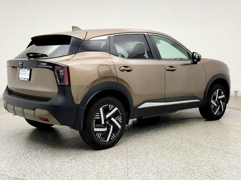 Used 2025 Nissan Kicks SV FWD image 5