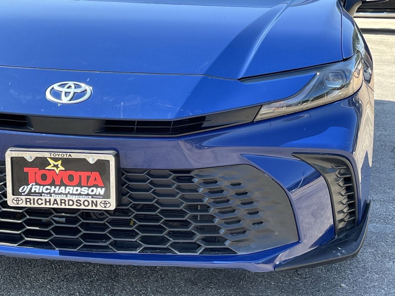 Used 2025 Toyota Camry SE FWD image 8