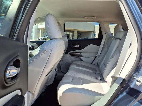 Certified 2021 Jeep Cherokee Latitude Lux w/ Comfort/Convenience Group image 25