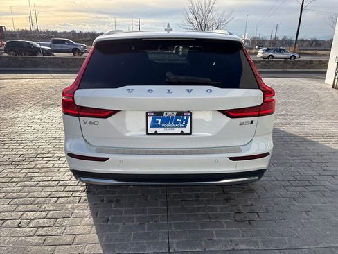 Used 2023 Volvo V60 B5 Cross Country Plus w/ Climate Package image 4