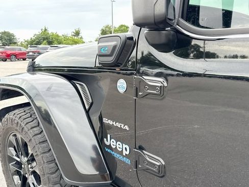 Used 2022 Jeep Wrangler Unlimited Sahara w/ Cold Weather Group AWD/4WD image 11