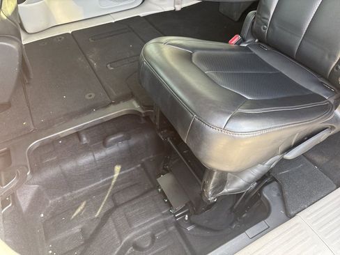 Used 2024 Chrysler Pacifica Touring-L FWD image 21