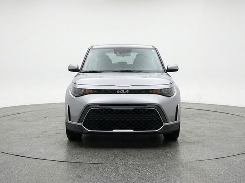 Used 2025 Kia Soul LX w/ LX Technology Package image 2