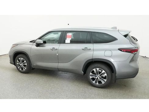 New 2026 Toyota Highlander XLE image 4