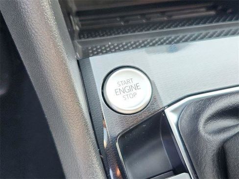 New 2025 Volkswagen Taos SE image 17