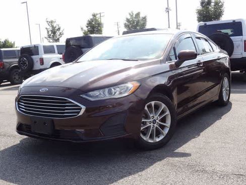 Used 2019 Ford Fusion SE FWD image 1