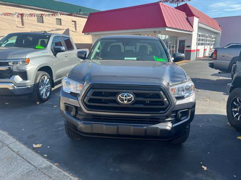 Used 2023 Toyota Tacoma 2WD Double Cab image 3