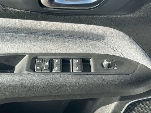 Used 2022 Jeep Compass Latitude FWD image 17