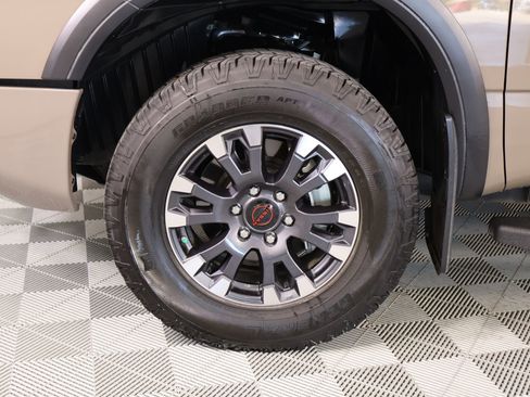 Used 2023 Nissan Titan PRO-4X w/ Pro-4x Convenience Package image 19
