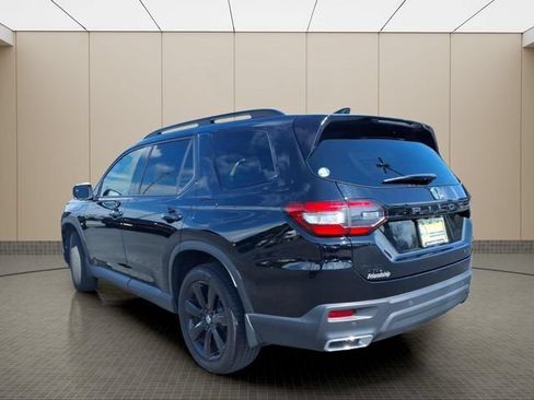 Used 2025 Honda Pilot Black Edition image 13