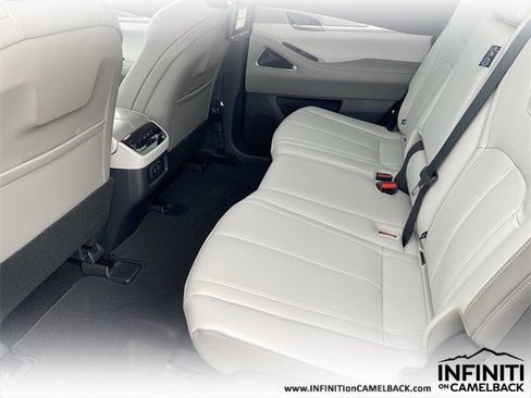 New 2026 INFINITI QX60 Luxe image 17