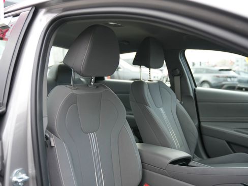 Used 2023 Hyundai Elantra SEL w/ Convenience Package image 13