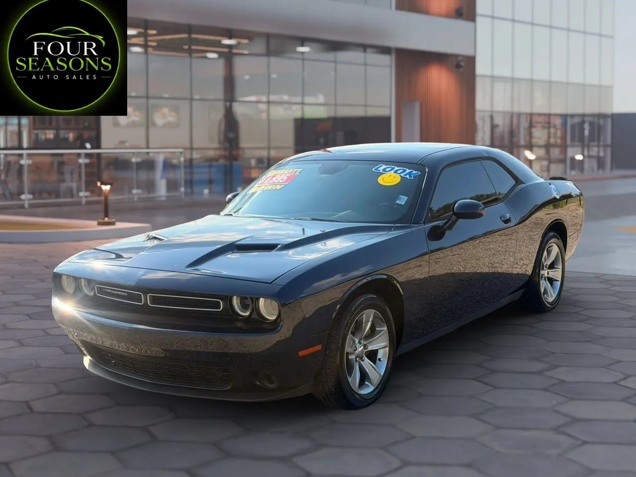 Used 2015 Dodge Challenger SXT RWD image 1