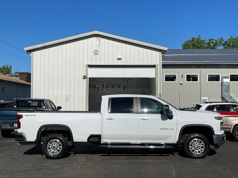 Used 2025 Chevrolet Silverado 2500 LT w/ Convenience Package AWD/4WD image 16