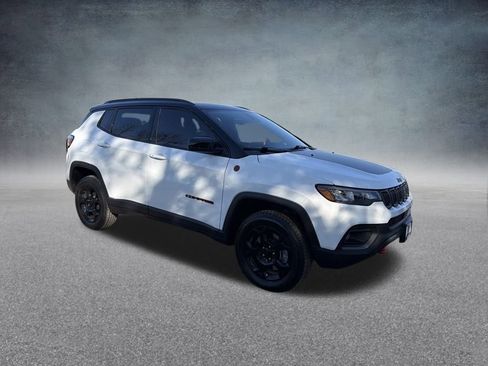 Used 2024 Jeep Compass Trailhawk w/ Sun and Sound Group image 8