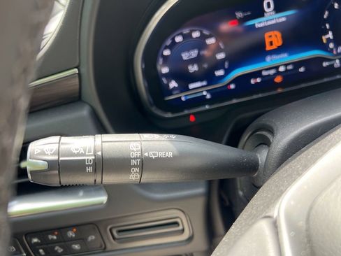 Used 2022 Chevrolet Tahoe Z71 w/ Z71 Off-Road Package image 28